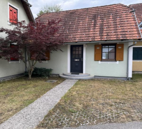 Hiška HOME- TERME ČATEŽ - VKLJUČENE KOPALNE KARTE